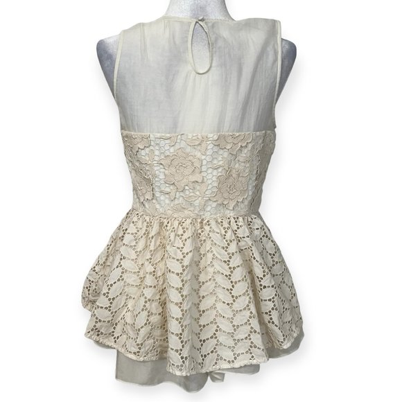 Floreat Anthropologie Women’s Ivory Crochet Lace Peplum Top Size M Sleeveless - Picture 2 of 7